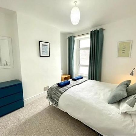 *Family Home In Mumbles. Close To The Beach* Екстер'єр фото