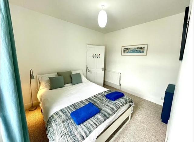 *Family Home In Mumbles. Close To The Beach* Екстер'єр фото