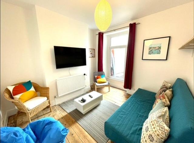 *Family Home In Mumbles. Close To The Beach* Екстер'єр фото
