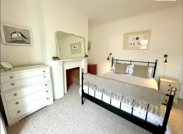 *Family Home In Mumbles. Close To The Beach* Екстер'єр фото