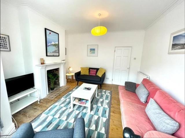 *Family Home In Mumbles. Close To The Beach* Екстер'єр фото