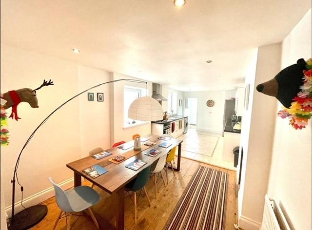 *Family Home In Mumbles. Close To The Beach* Екстер'єр фото